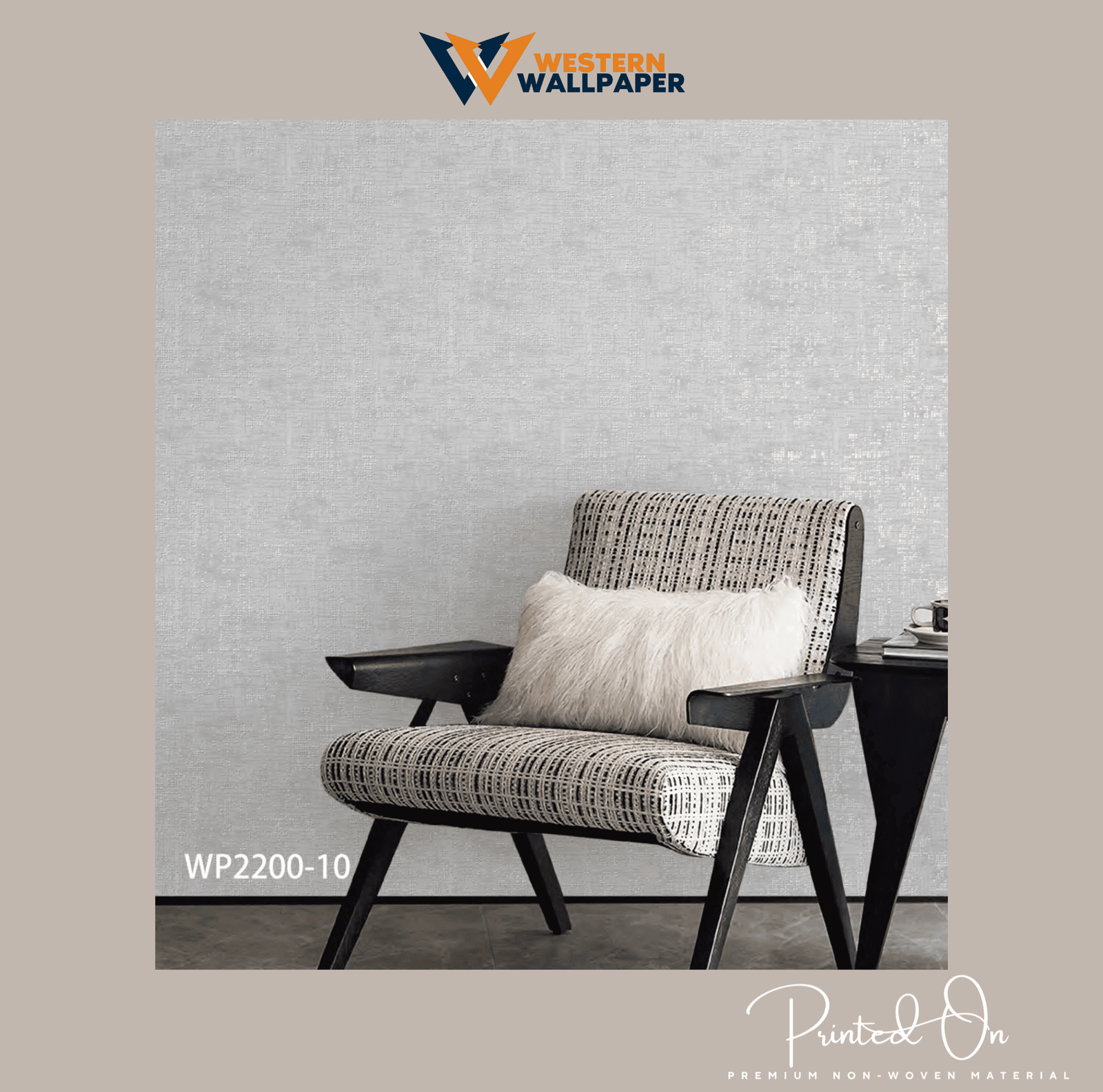 MINIMALIST LINEN TEXTURE WALLPAPER IN SHIMMERING SILVER AND GREY FOR A CLEAN AND CONTEMPORARY LOUNGE WALLPAPER.