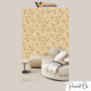 SUBTLE FLORAL TRAIL WALLPAPER IN NEUTRAL BEIGE AND GOLD FOR A SERENE AND ELEGANT LIVING ROOM WALLPAPER